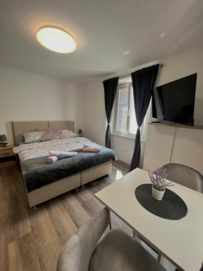 Labi's Seaview Apartments